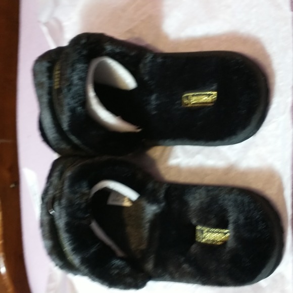 Puma Fluff Slides with really good quality fur - Picture 3 of 8